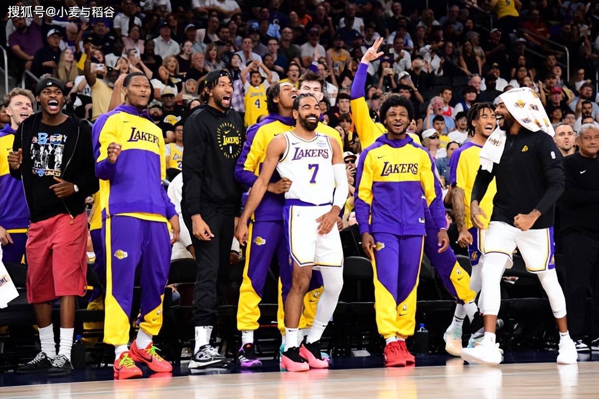 里程碑！库里父子超科赶詹历史第二 3分失准勇三崩再现