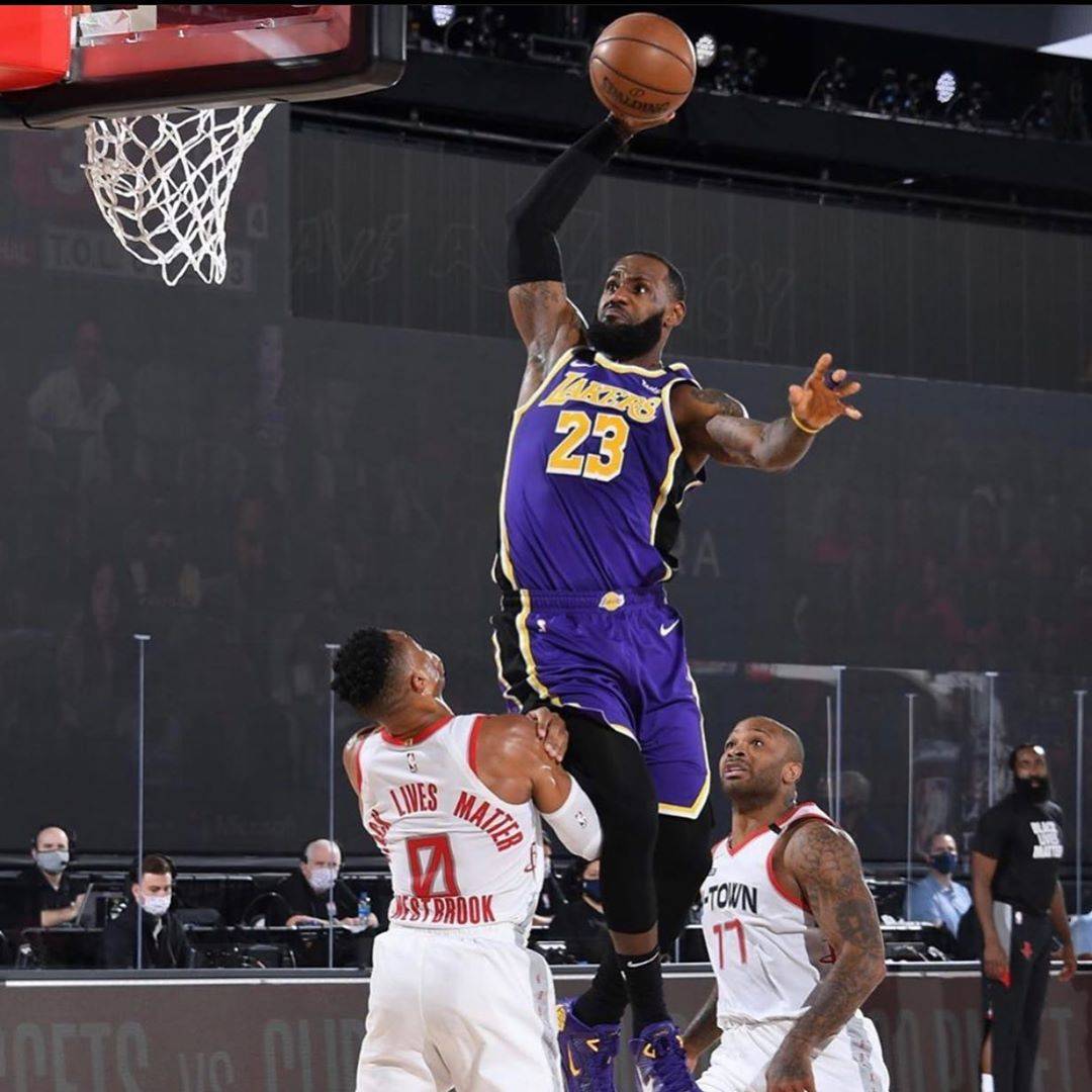 墨菲狂砍42分5篮板，詹姆斯与东契奇各得30分，湖人力克鹈鹕实现三连胜