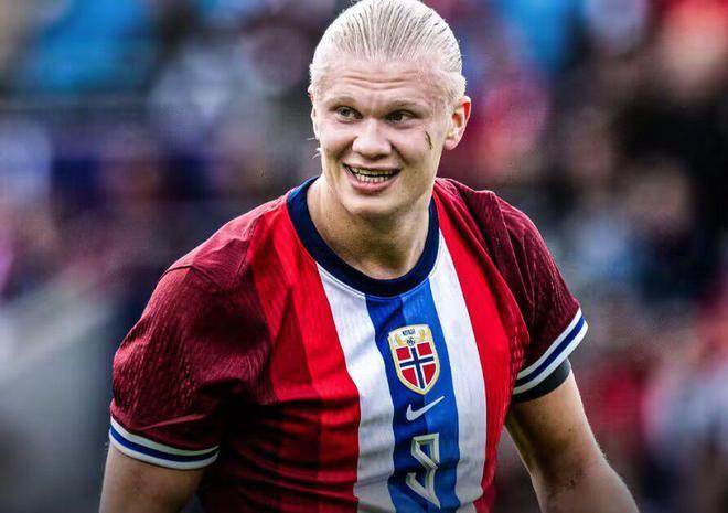 下课第1天 阿莫林笑容满面 遣散费975万 与妻子出门开心逛街