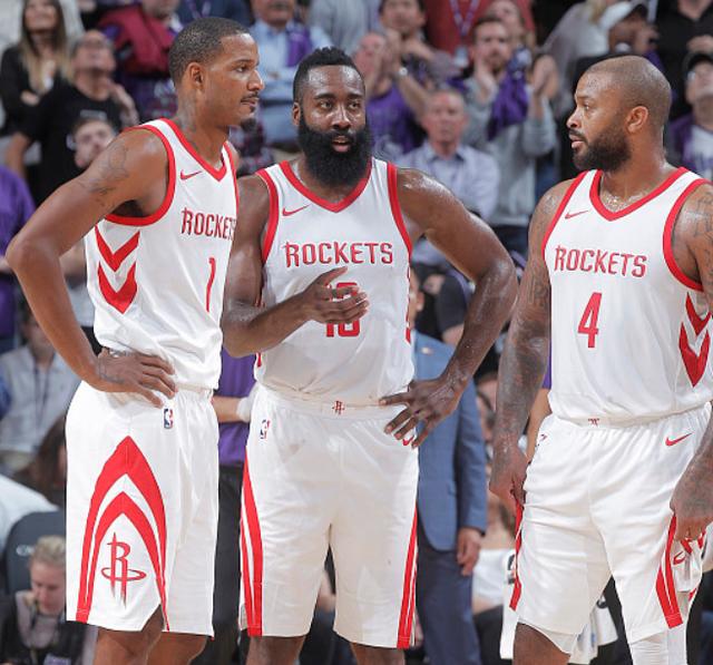 港队足球友谊赛2：0挫澳门