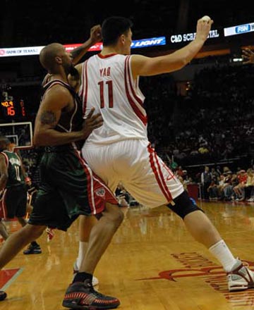 刘炜：新疆球员要加强情绪管理，今晚对郭艾伦会有针对性防守